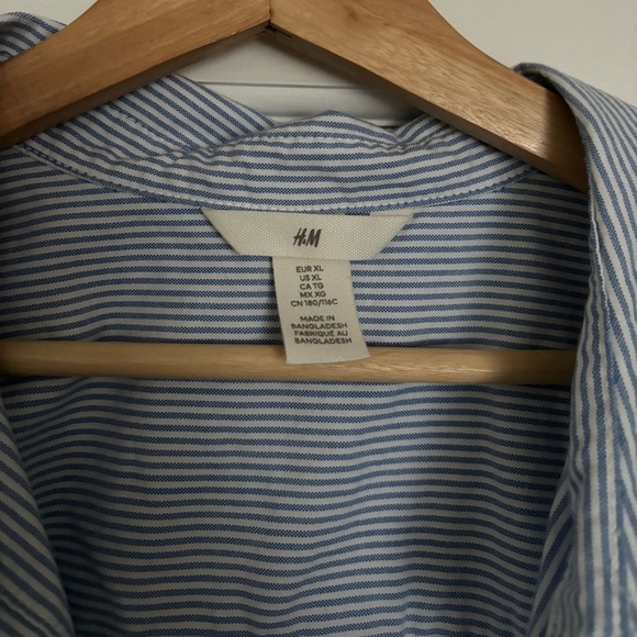 H&M Blue Casual Button Down Shirt Relaxed Fit - Picture 2 of 5